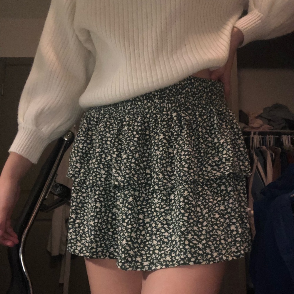American Eagle green ruffle mini skirt